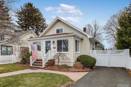 23 Lincoln Ave, San Remo, NY 11754-3502