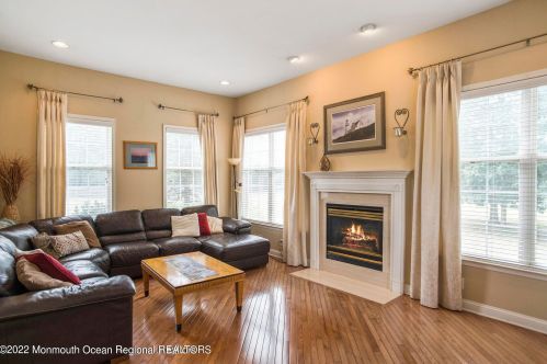 2 Sarah Ct, Jackson Twp NJ  08527-4760 exterior