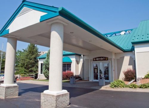 111 Center St, Lake Geneva WI  53147-2076 exterior