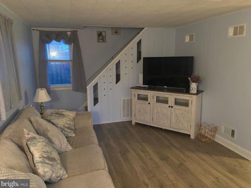 121 Hollywood Ave, Norristown PA  19403-1621 exterior