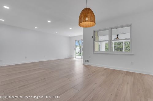 16 Jetty Ct, Bricktown NJ  08723-7225 exterior