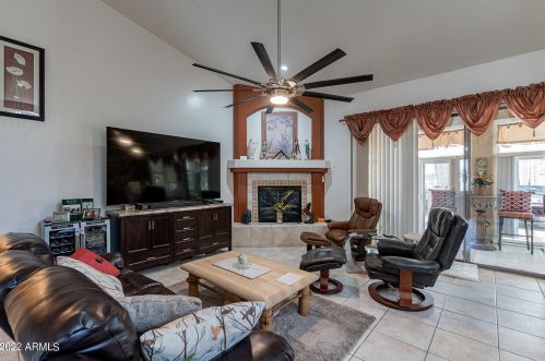 1064 Palomino Crk Dr, Gilbert AZ 85296-3727 exterior