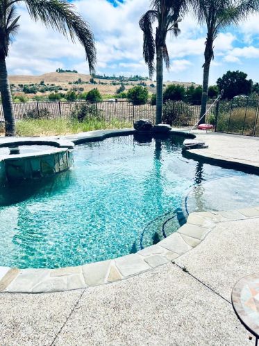 100 Cowden Rd, Hollister, CA 95023-9615