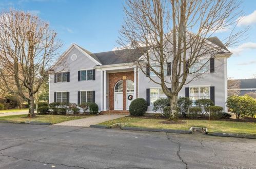 5 Village Dr, Bridgeport, CT 06611-4800