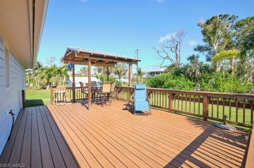 3633 Mango St, Saint James City FL  33956-2553 exterior