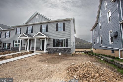 224 Lafayette Ave, Palmerton, PA 18071-1512