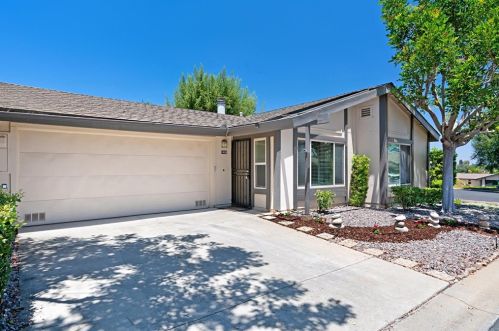1406 Market St, Vista, CA 92084-3868