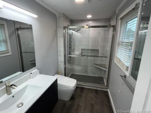 2105 Meadowview Dr, East Windsor CT  06088-9120 exterior