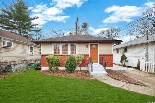 125 Manhattan Ave, Roosevelt, NY 11575-2421