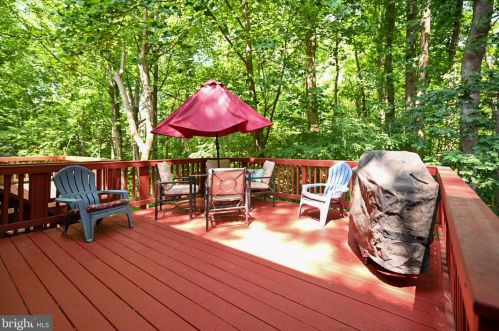 5810 Wood Poppy Ct, Springfield VA  22015-2715 exterior