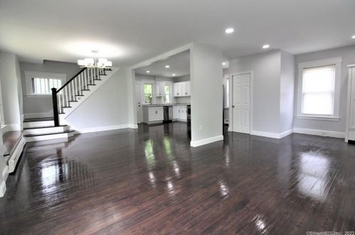 579 Cooke St, Waterbury CT  06710-1424 exterior
