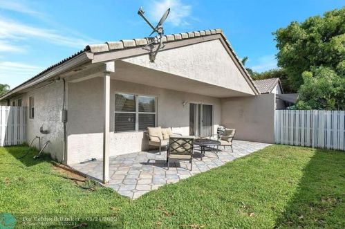 3017 179 Ave, Hollywood FL  33029-3054 exterior