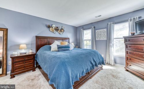 558 Cedar Holw Dr, Yardley PA exterior