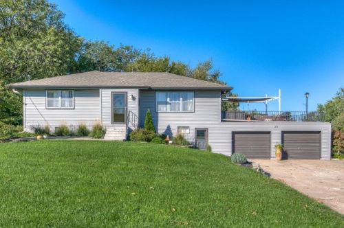 25 Eyberg St, Treynor, IA 51575-9700