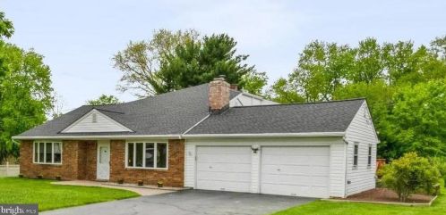 60 Brophy Dr, Trenton, NJ 08638-1241