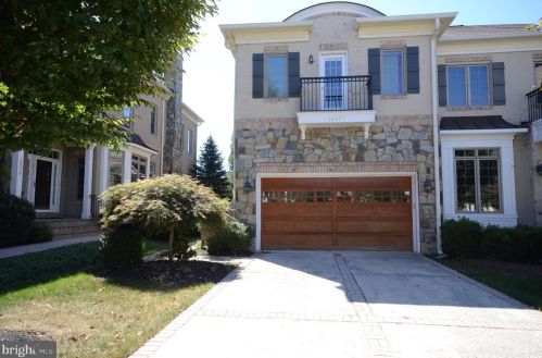 18377 Eagle Point Sq, Leesburg VA  20176-8487 exterior