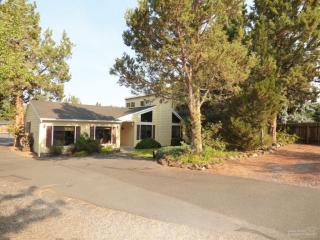 241 Airpark Dr, Bend, OR 97702-2449