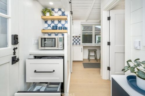 104 Onyx Ave, Newport Beach CA  92662-1208 exterior