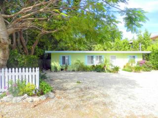 155 Sunrise Dr, Plantation Key, FL 33070-2527