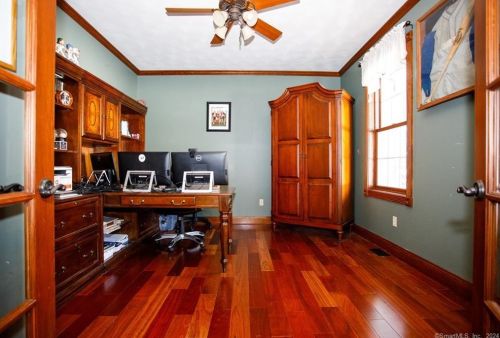 2 Deepwood Dr, Norwich CT  06360-1608 exterior