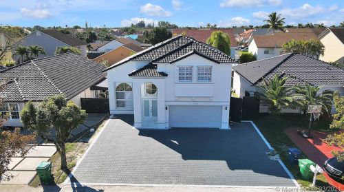 7754 193rd Ter, Hialeah, FL 33015-6346