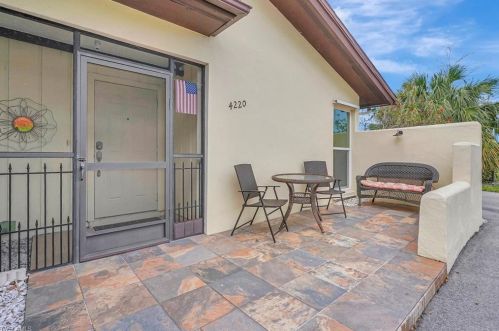 4220 Lakewood Blvd, Naples, FL 34112-6120