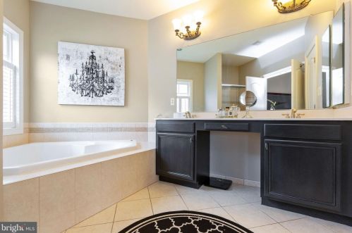 19277 Crk Fld Cir, Leesburg VA  20176-1621 exterior