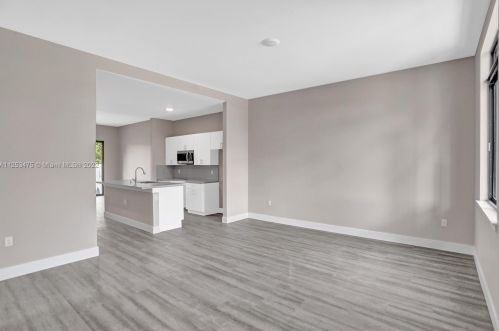 444 16th St, Hialeah FL  33010-3249 exterior