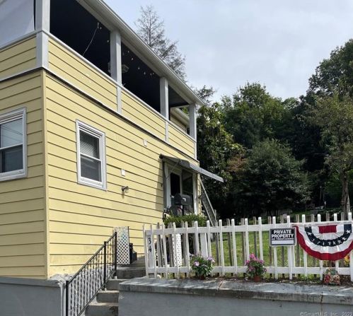 34 Columbia St, Ansonia, CT 06401-2404