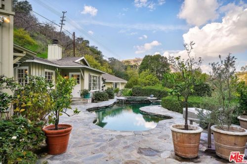3531 Coldwater Canyon Ave, North Hollywood CA  91604-4060 exterior