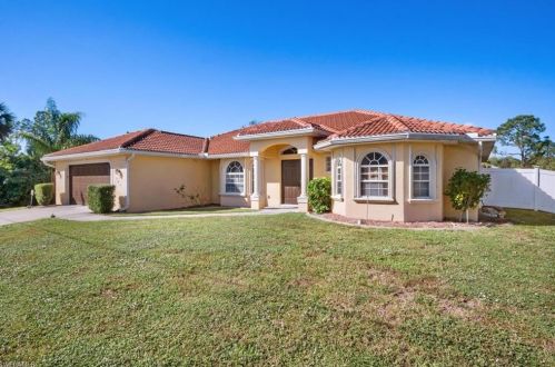 407 Prospect Ave, Lehigh Acres FL  33972-7842 exterior