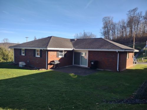1501 Allen Ct, Wampum, PA 16157-4401