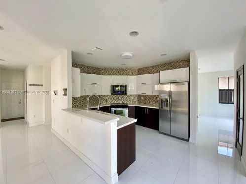 948 104th Ave, Miami FL  33172-4097 exterior