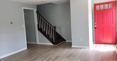 233 Bidwell St, Manchester CT  06040-6414 exterior