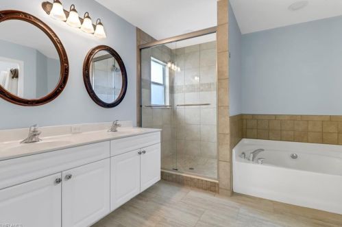 2042 Morning Sun Ln, Naples FL 34119-3323 exterior