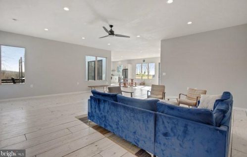 39744 Mount Gilead Rd, Leesburg VA 20175-6712 exterior