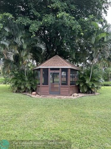 4000 137 Ave, Hollywood FL 33027-5921 exterior