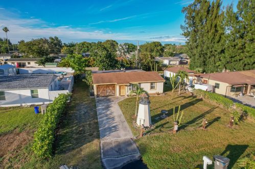 4317 Pine St, West Palm Beach FL  33407-6516 exterior