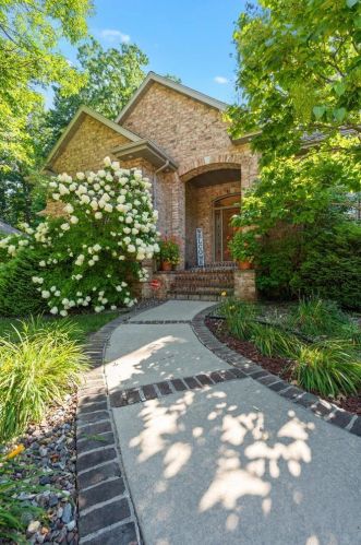 2874 Sleepy Hollow Dr, Green Bay, WI 54311-6536