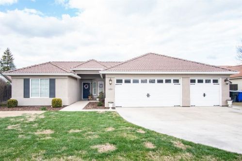 1886 Orange Ave, Porterville, CA 93257-6722
