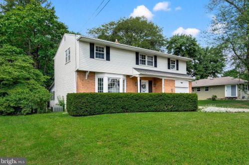 2105 Chestnut Hill Dr, Riverton, NJ 08077-3616