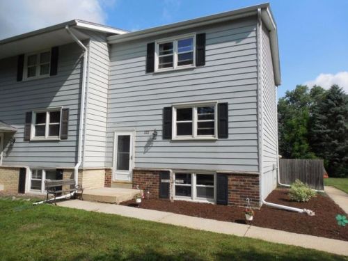 222 Wolf Dr, Dousman, WI 53118-9308