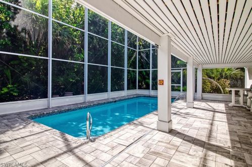 466 Sea Oats Dr, Sanibel FL  33957-5413 exterior