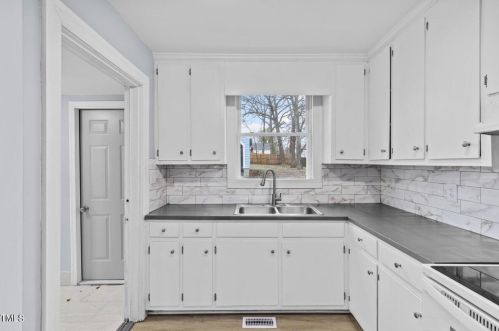 921 Graham St, Burlington NC  27217-6062 exterior