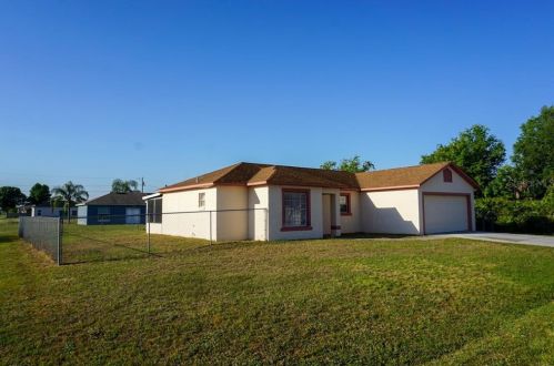 2 Catalina Ct, Kissimmee FL  34758-3912 exterior