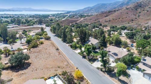 14811 Toft Dr, Lake Elsinore CA  92530-7408 exterior