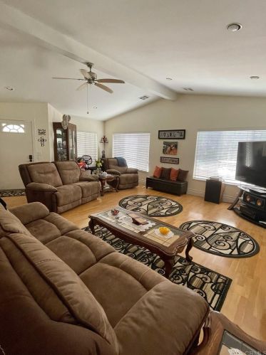 2321 Sandy Ln, Vista, CA 92081-8630