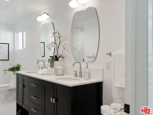 5814 Wilkinson Ave, North Hollywood CA  91607-1134 exterior