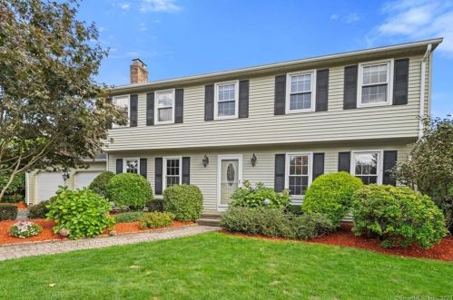 20 Chatham Ln, Wapping, CT 06074-2271