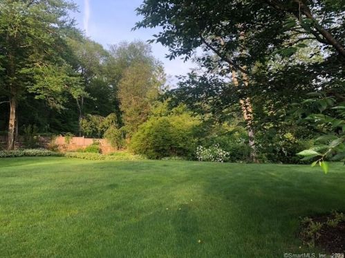 42 Dunning Rd, New Canaan CT  06840-4008 exterior